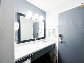 Coratel Inn and Suites Blaine