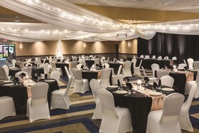 Wyndham Bloomington - Mall of America