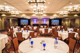 Crowne Plaza Suites MSP Airport - Mall of America