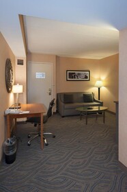 Crowne Plaza Suites MSP Airport - Mall of America