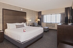 Crowne Plaza Suites MSP Airport - Mall of America