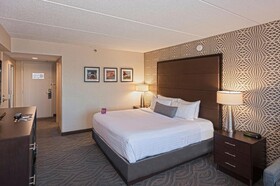 Crowne Plaza Suites MSP Airport - Mall of America