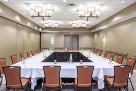 Crowne Plaza Suites MSP Airport - Mall of America