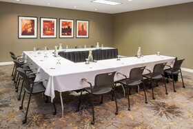 Crowne Plaza Suites MSP Airport - Mall of America