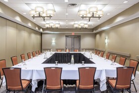 Crowne Plaza Suites MSP Airport - Mall of America