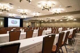 Crowne Plaza Suites MSP Airport - Mall of America