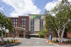 Holiday Inn Express & Suites Bloomington - Minneapolis Airport Area West