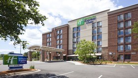 Holiday Inn Express & Suites Bloomington - Minneapolis Airport Area West
