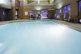 Holiday Inn Express & Suites Bloomington - Minneapolis Airport Area West