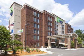 Holiday Inn Express & Suites Bloomington - Minneapolis Airport Area West