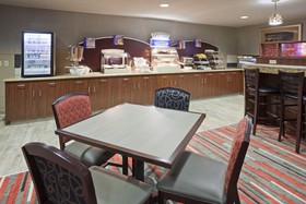 Holiday Inn Express & Suites Bloomington - Minneapolis Airport Area West