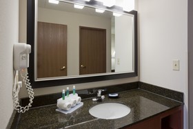 Holiday Inn Express & Suites Bloomington - Minneapolis Airport Area West