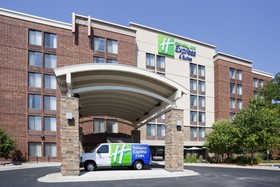 Holiday Inn Express & Suites Bloomington - Minneapolis Airport Area West