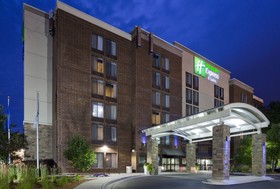 Holiday Inn Express & Suites Bloomington - Minneapolis Airport Area West