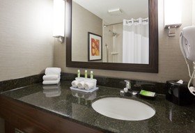 Holiday Inn Express & Suites Bloomington - Minneapolis Airport Area West