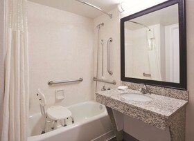 La Quinta Inn & Suites by Wyndham Minneapolis Bloomington W