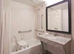 La Quinta Inn & Suites by Wyndham Minneapolis Bloomington W