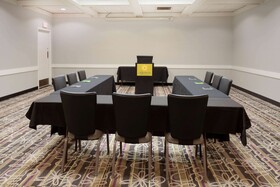 La Quinta Inn & Suites by Wyndham Minneapolis Bloomington W