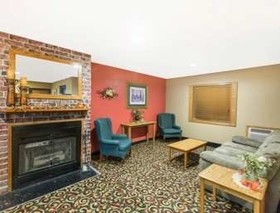 Super 8 by Wyndham Blue Earth