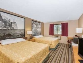 Super 8 by Wyndham Blue Earth