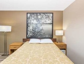 Super 8 by Wyndham Blue Earth