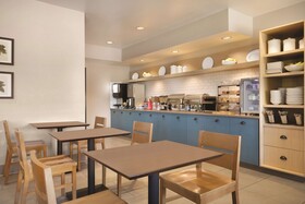 Country Inn & Suites by Radisson, Brooklyn Center, MN