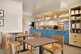 Country Inn & Suites by Radisson, Brooklyn Center, MN