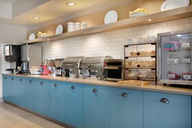 Country Inn & Suites by Radisson, Brooklyn Center, MN