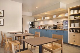 Country Inn & Suites by Radisson, Brooklyn Center, MN