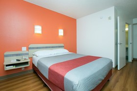 Motel 6 Minneapolis-Brooklyn Center