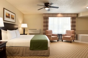 Country Inn & Suites by Radisson, Chanhassen, MN
