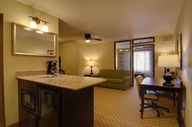 Country Inn & Suites by Radisson, Chanhassen, MN