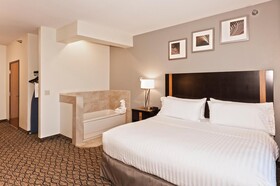 Holiday Inn Express & Suites Chanhassen