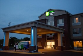Holiday Inn Express & Suites Chanhassen