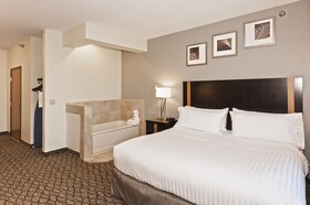 Holiday Inn Express & Suites Chanhassen