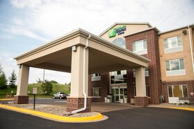 Holiday Inn Express & Suites Chanhassen