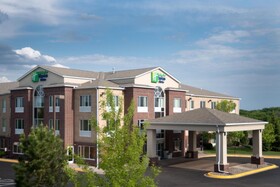 Holiday Inn Express & Suites Chanhassen