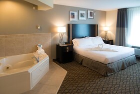 Holiday Inn Express & Suites Chanhassen