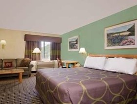 Super 8 by Wyndham Cloquet