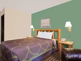 Super 8 by Wyndham Cloquet
