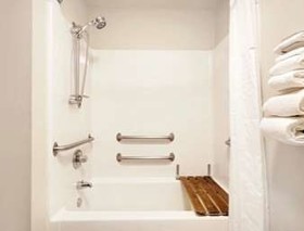 Super 8 by Wyndham Cloquet