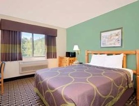 Super 8 by Wyndham Cloquet