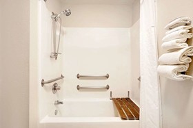 Super 8 by Wyndham Cloquet