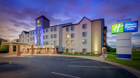 Holiday Inn Express & Suites Coon Rapids - Blaine Area