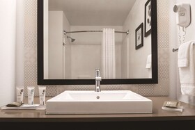 Country Inn & Suites by Radisson, Cottage Grove, MN