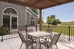 Country Inn & Suites by Radisson, Cottage Grove, MN