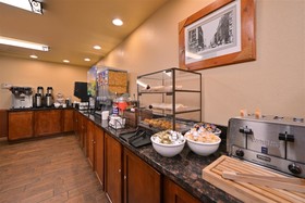 Duluth Inn & Suites Near Spirit Mountain