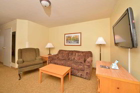 Duluth Inn & Suites Near Spirit Mountain
