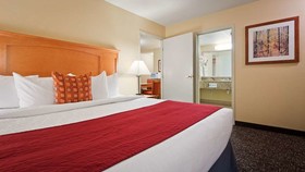 Duluth Inn & Suites Near Spirit Mountain