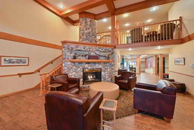 Duluth Inn & Suites Near Spirit Mountain